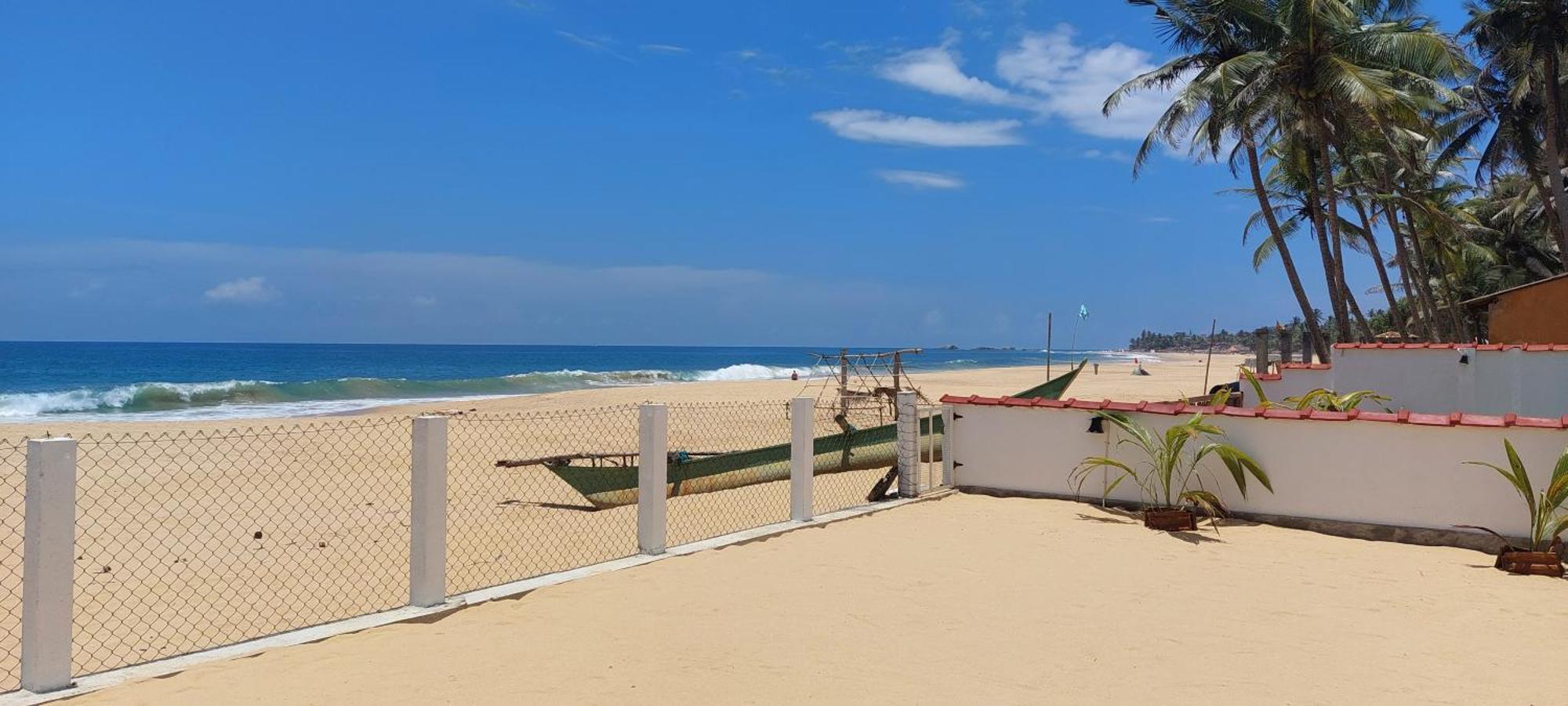 Tropical Beach House Хиккадува Экстерьер фото