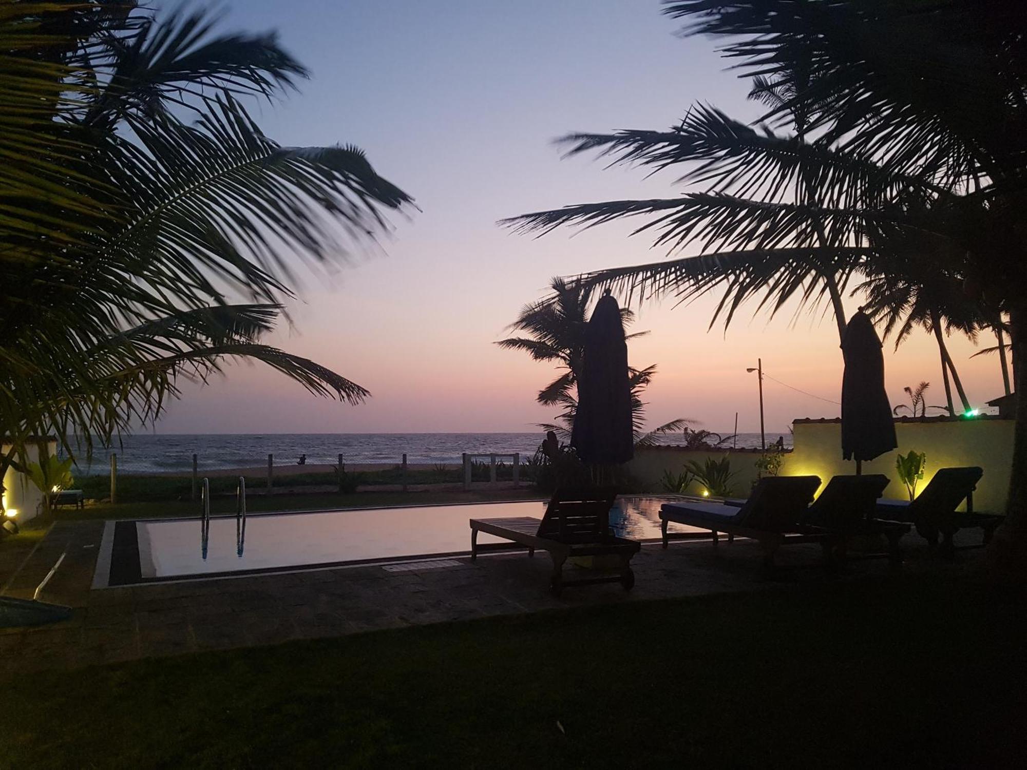 Tropical Beach House Хиккадува Экстерьер фото