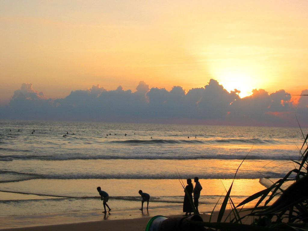 Tropical Beach House Хиккадува Экстерьер фото