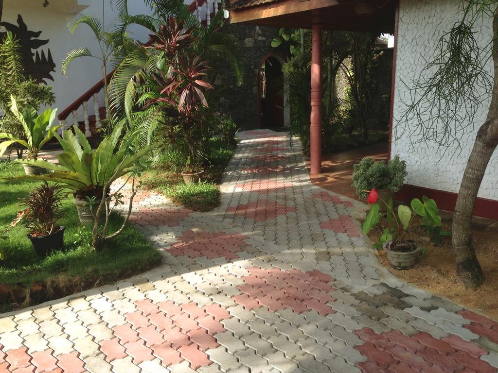 Tropical Beach House Хиккадува Экстерьер фото