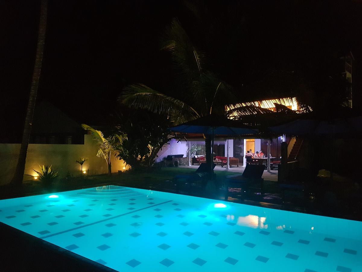 Tropical Beach House Хиккадува Экстерьер фото