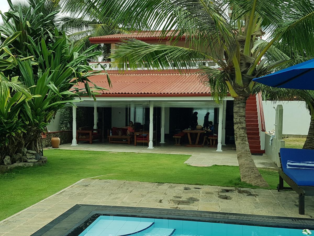 Tropical Beach House Хиккадува Экстерьер фото