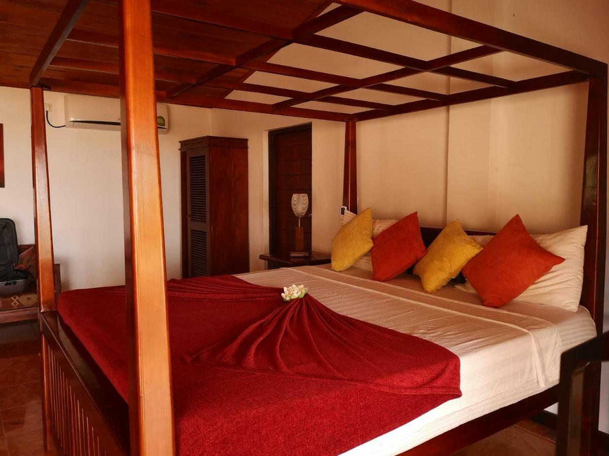 Tropical Beach House Хиккадува Экстерьер фото