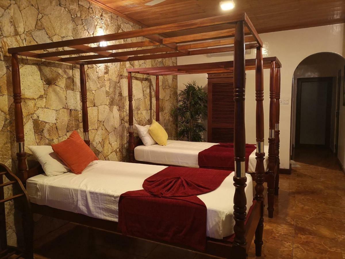 Tropical Beach House Хиккадува Экстерьер фото