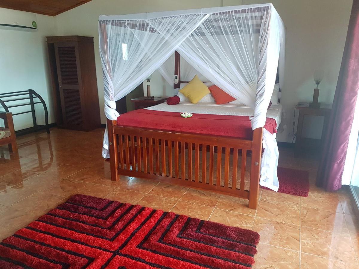 Tropical Beach House Хиккадува Экстерьер фото